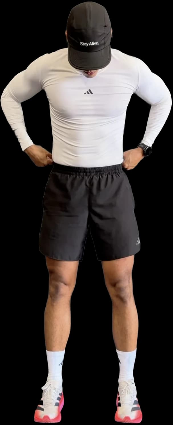 Lipe de boné e camisa de treino